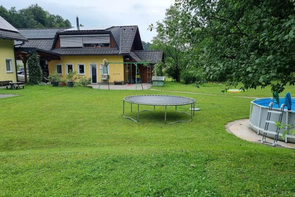Country Retreat, Near Ljubljana City, Apartma Na Vasi, Blizu Mesta Ljubljana Apartment Medvode Exterior photo